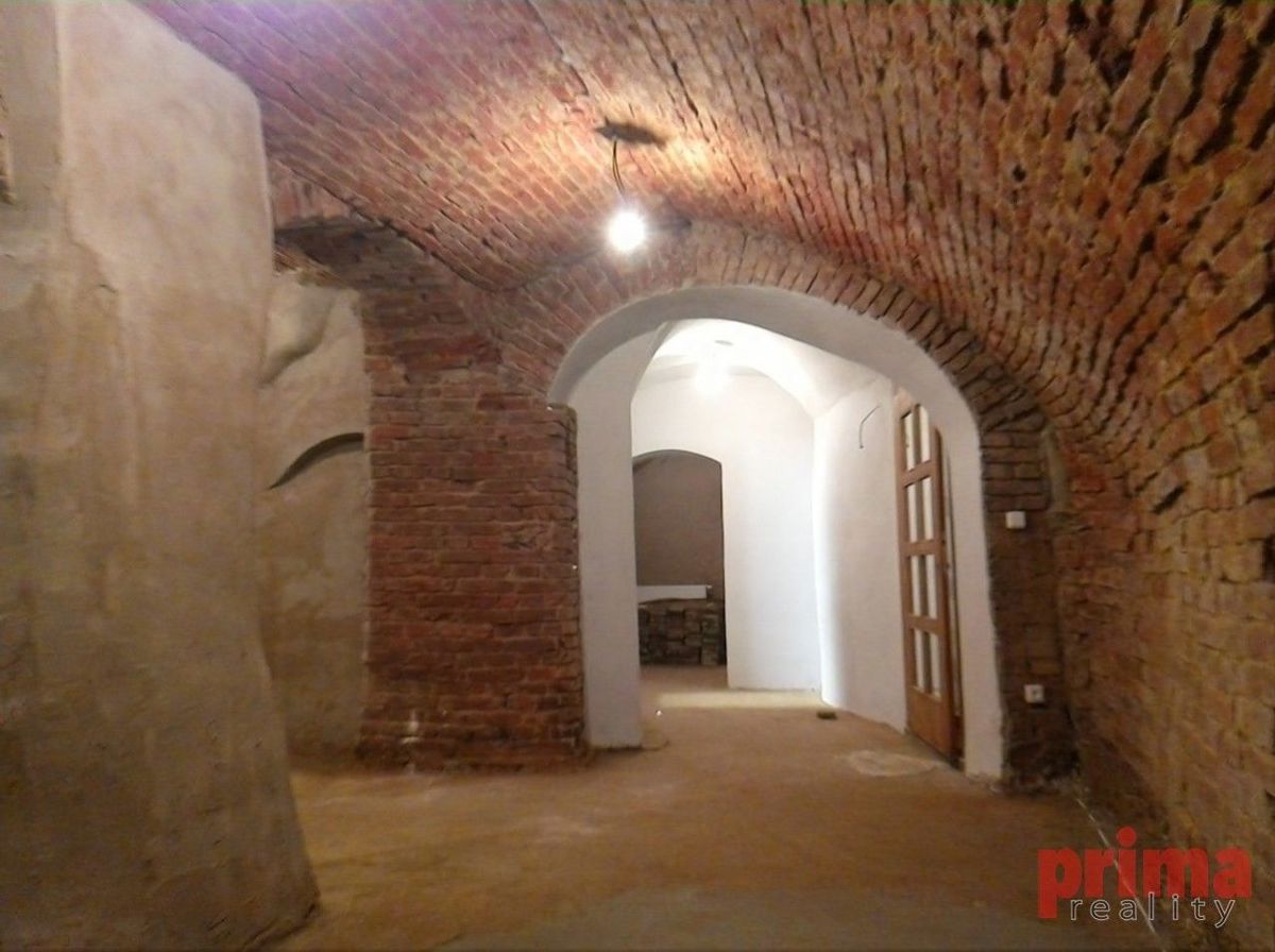 Commercial property for rent · 83 m²