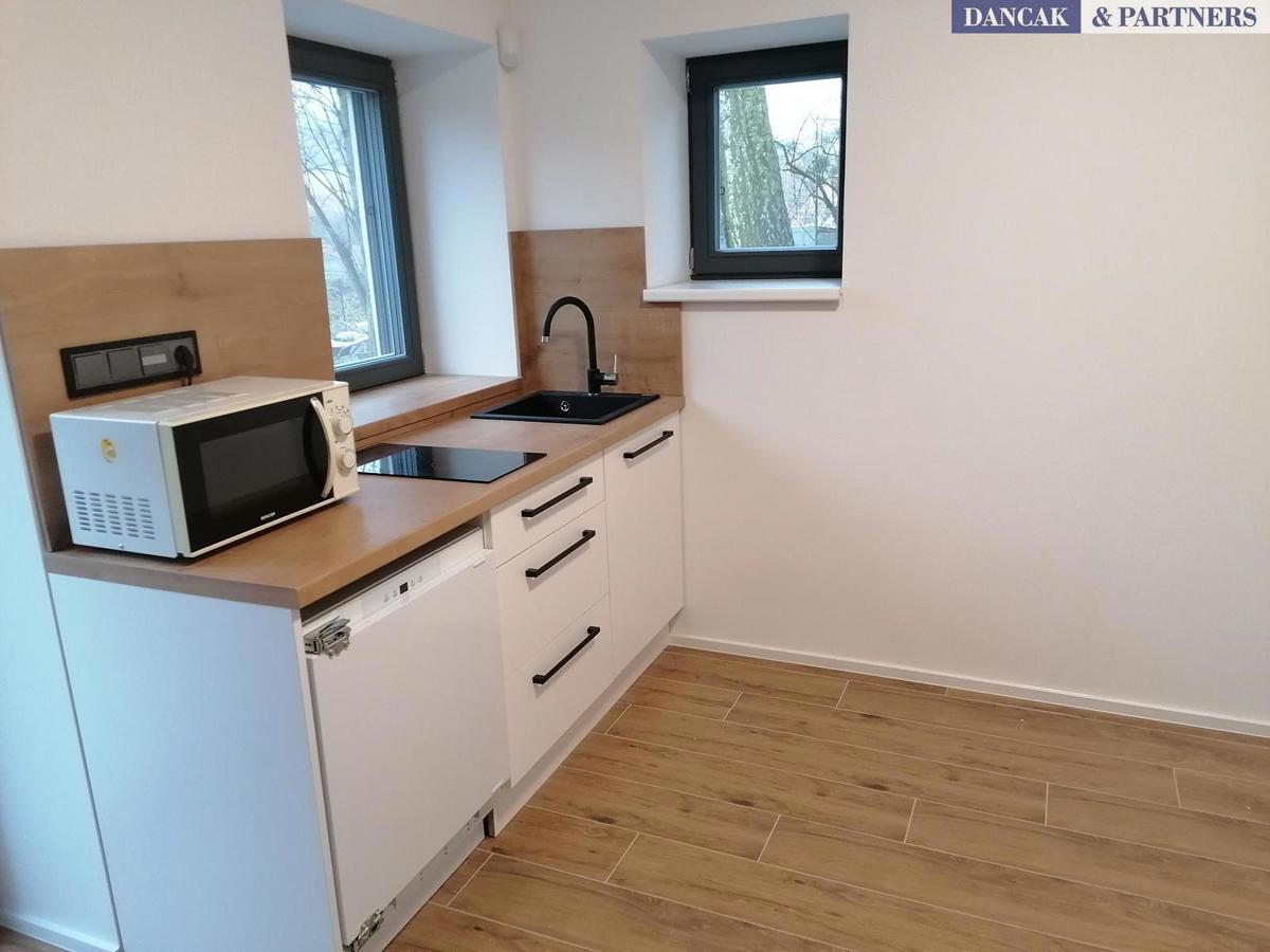 Căn hộ cho thuê · 2+kk · 37 m²