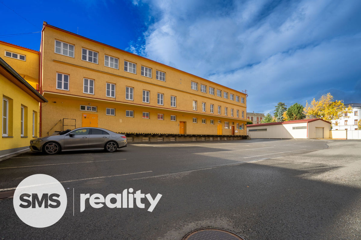 Pronájem komerční nemovitosti · Sklad · 243 m²
