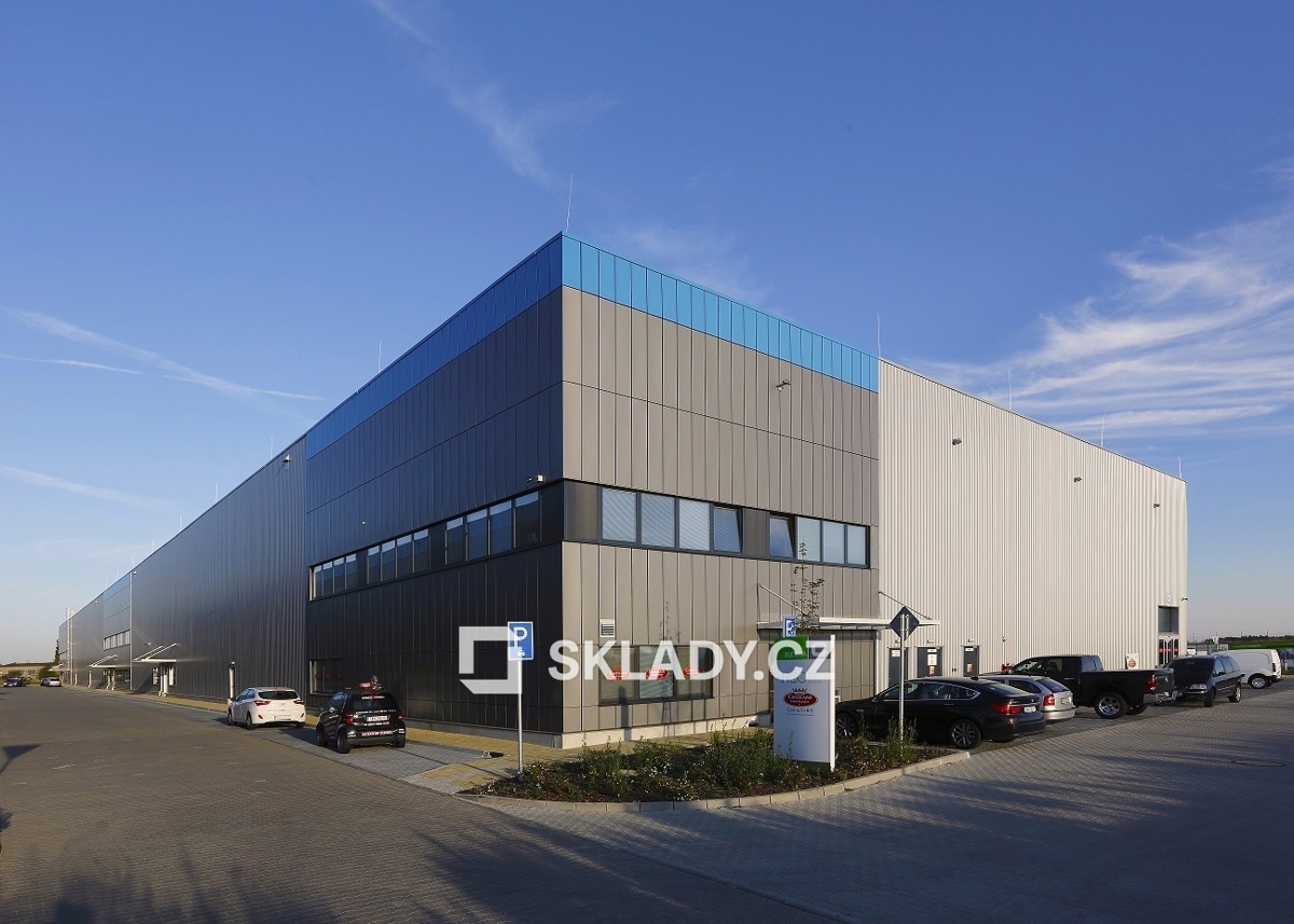 Commercial property for rent · 4 100 m²