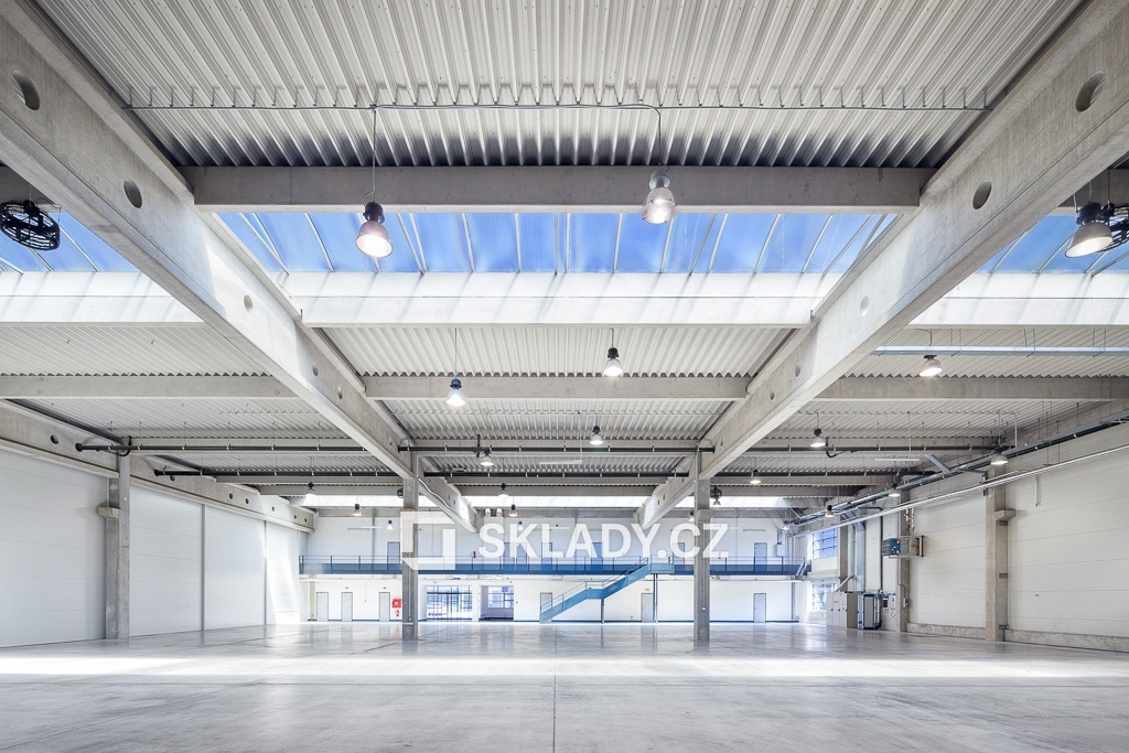 Bất động sản thương mại cho thuê · 16 300 m²