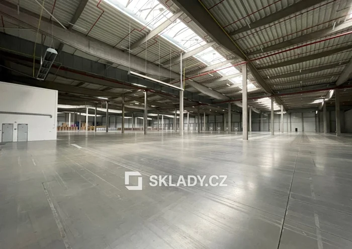Commercial property for rent · Warehouse · 18 000 m²