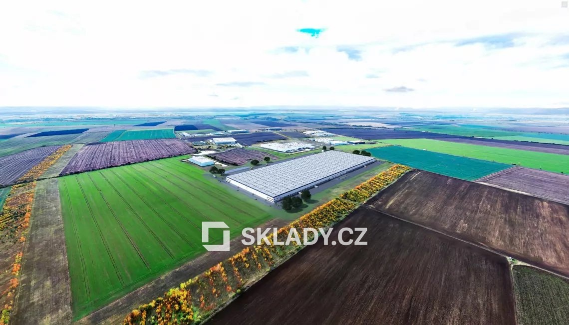 Fotografie 2 - Pronájem komerční nemovitosti · Sklad · 9 330 m²