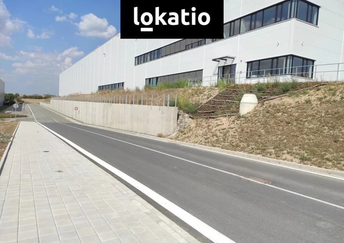 Commercial property for rent · Warehouse · 1 819 m²