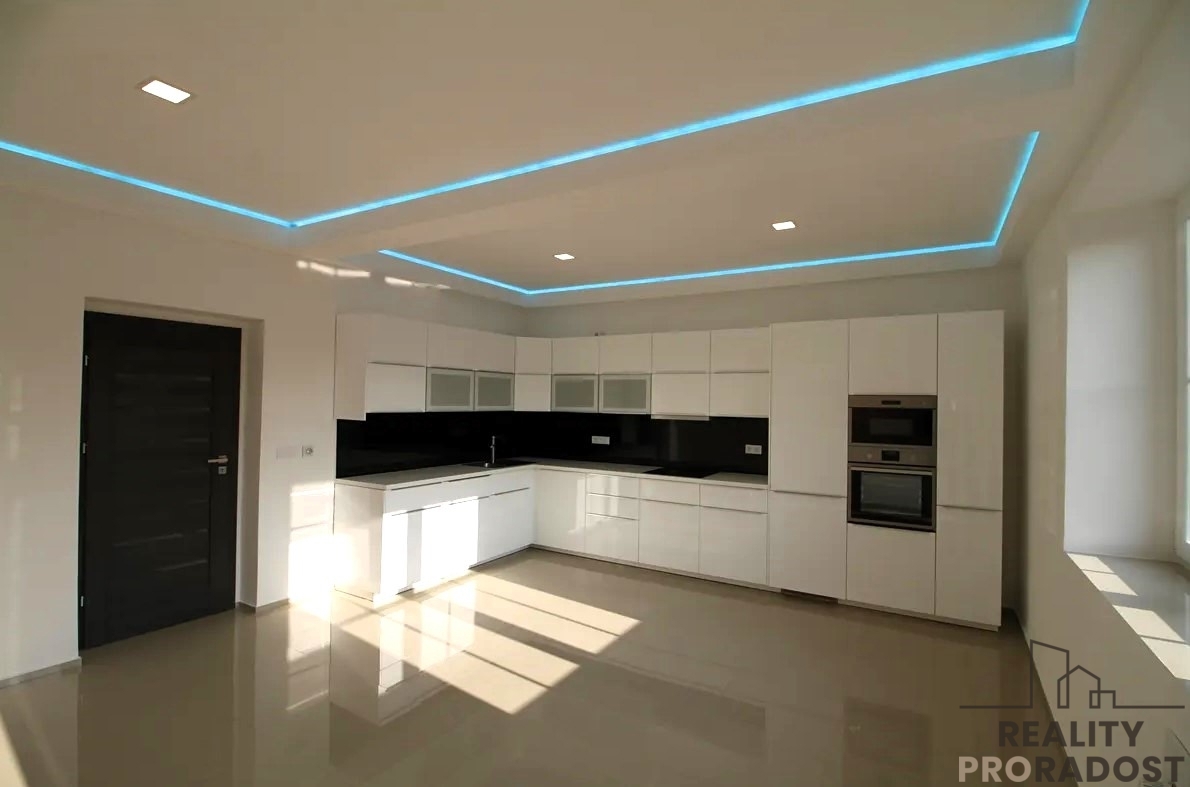 Pronájem bytu · 4+kk · 107 m²