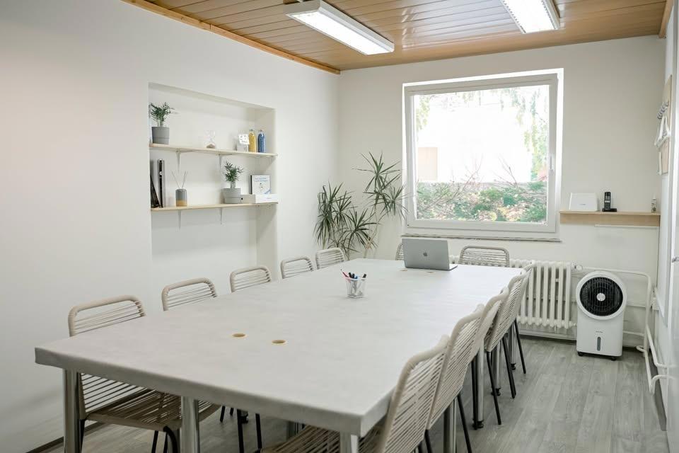 Pronájem komerční nemovitosti · Kancelář · 37 m²