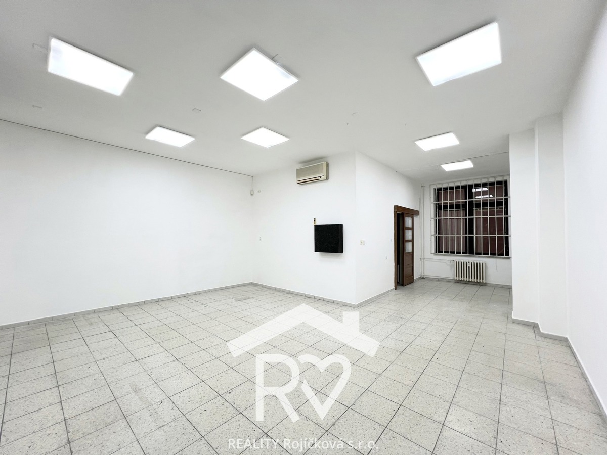 Pronájem komerční nemovitosti · Obchodní prostor · 57 m²