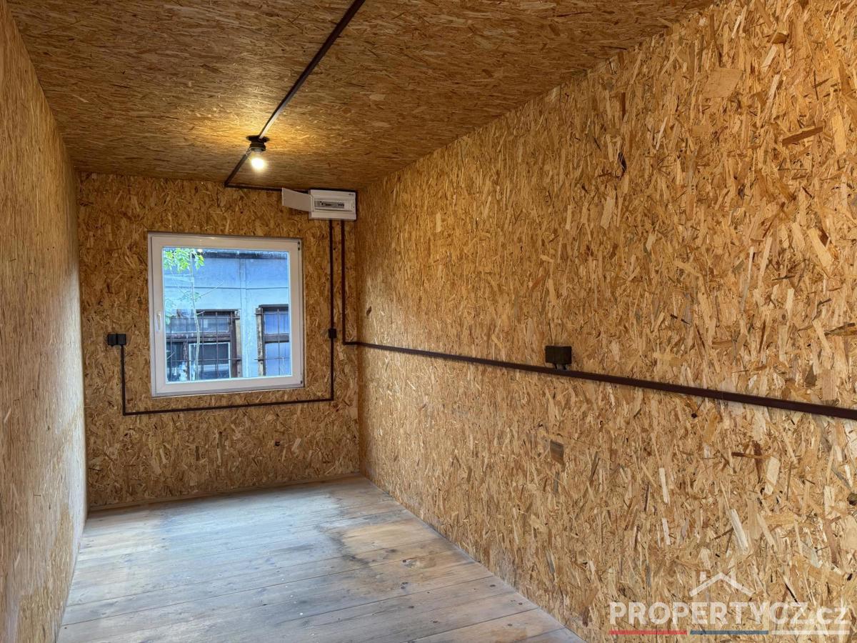 Pronájem komerční nemovitosti · Sklad · 14 m²