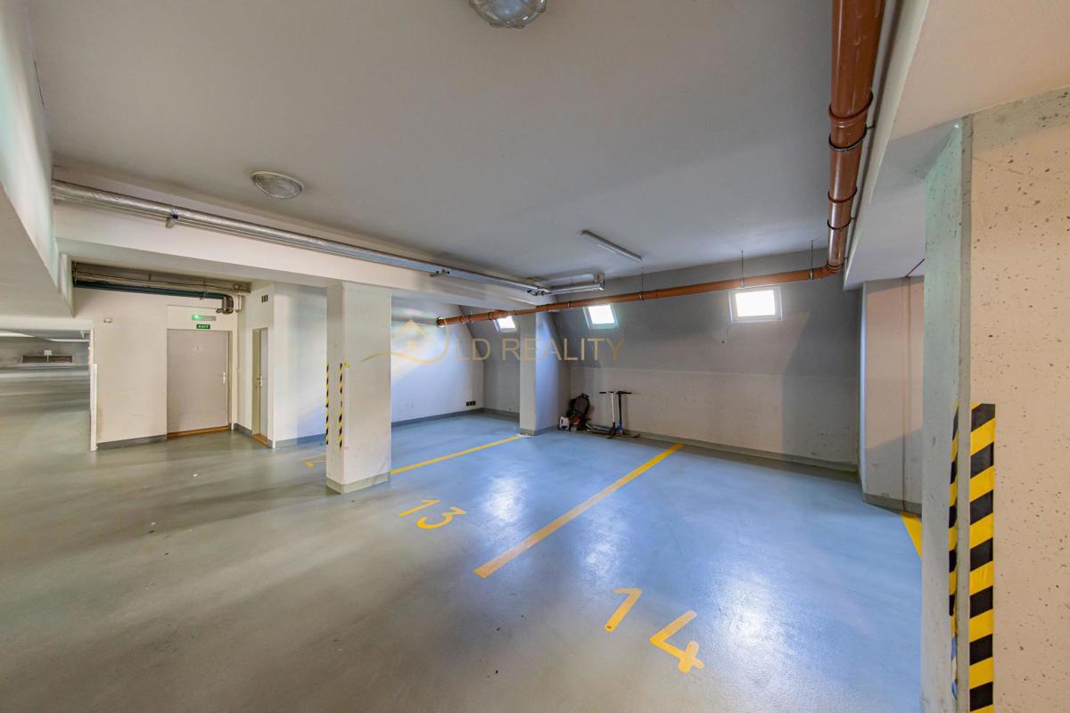Fotografie 1 - Pronájem garáže · 12 m²