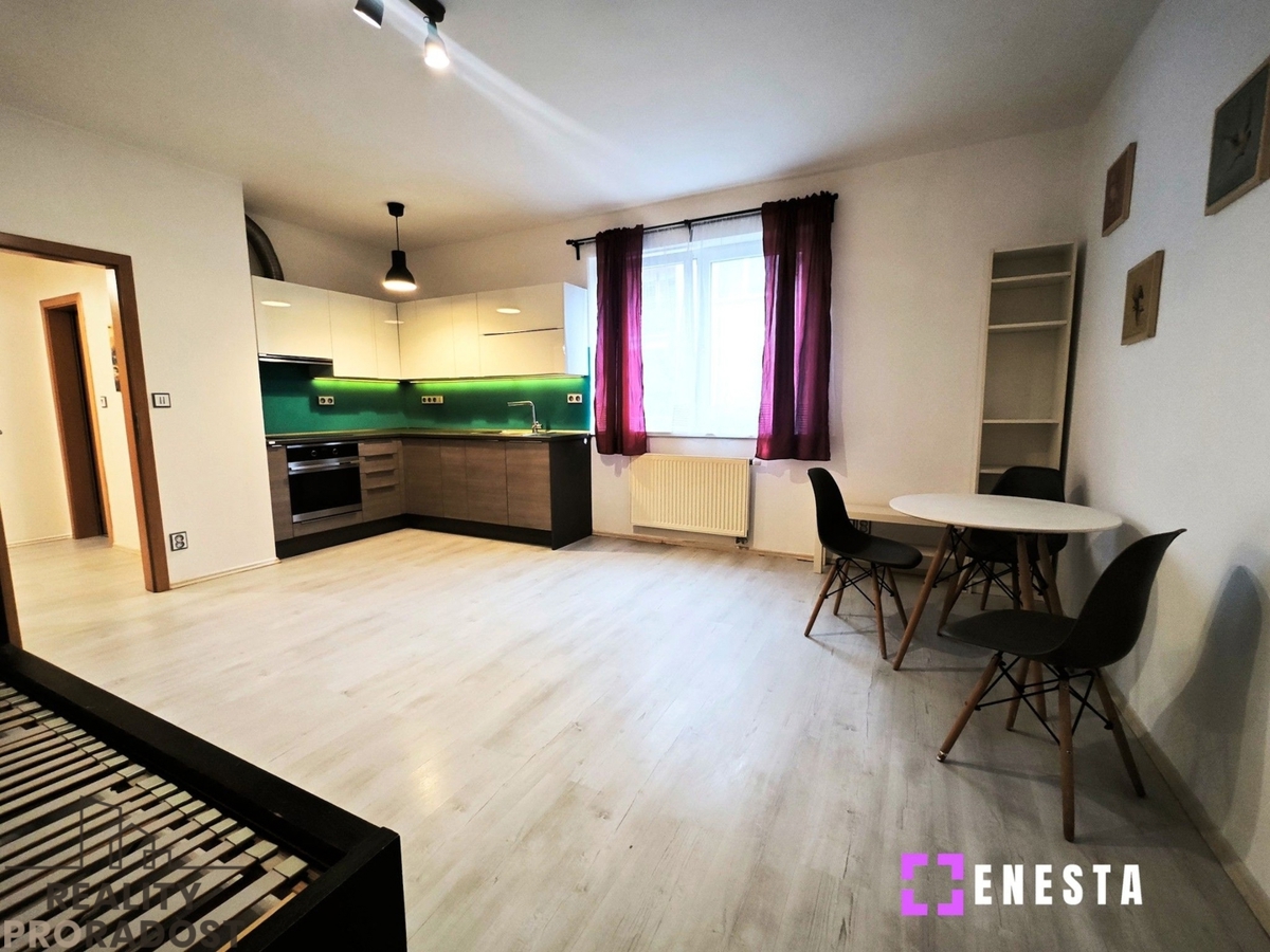 Pronájem bytu · 1+kk · 39 m²