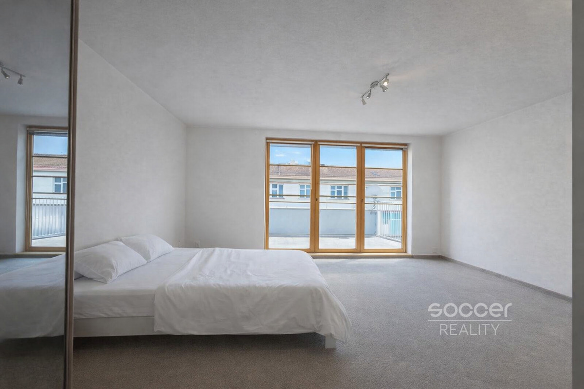 Pronájem bytu · 1+kk · 38 m²