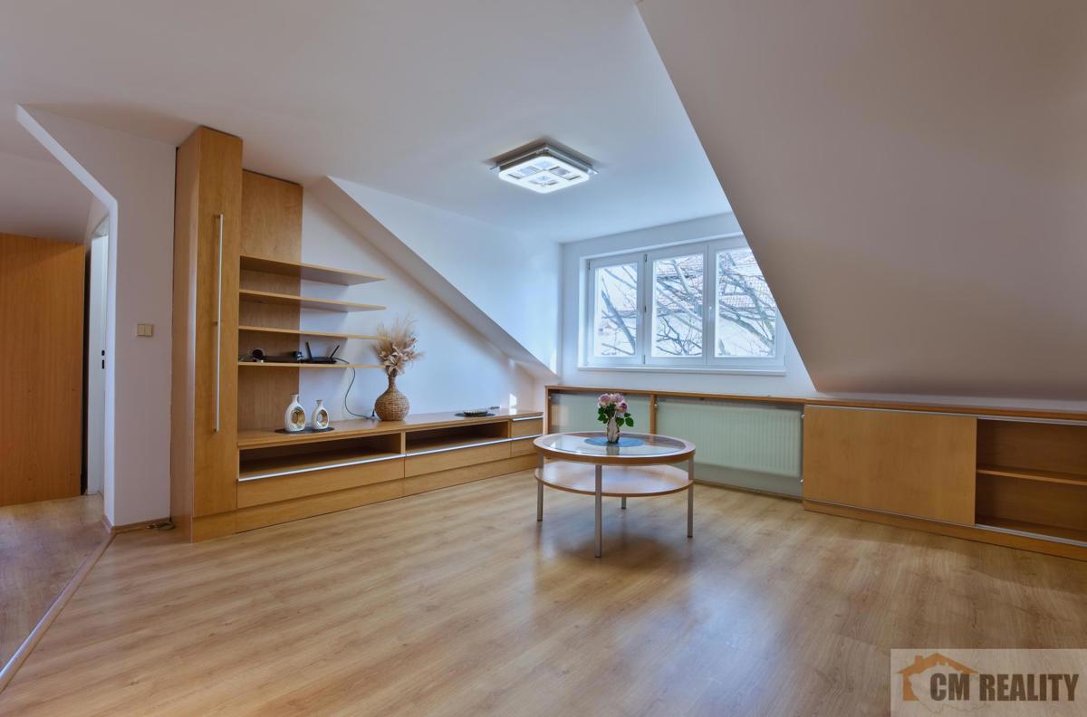 Продаж квартири · 4+kk · 101 m²