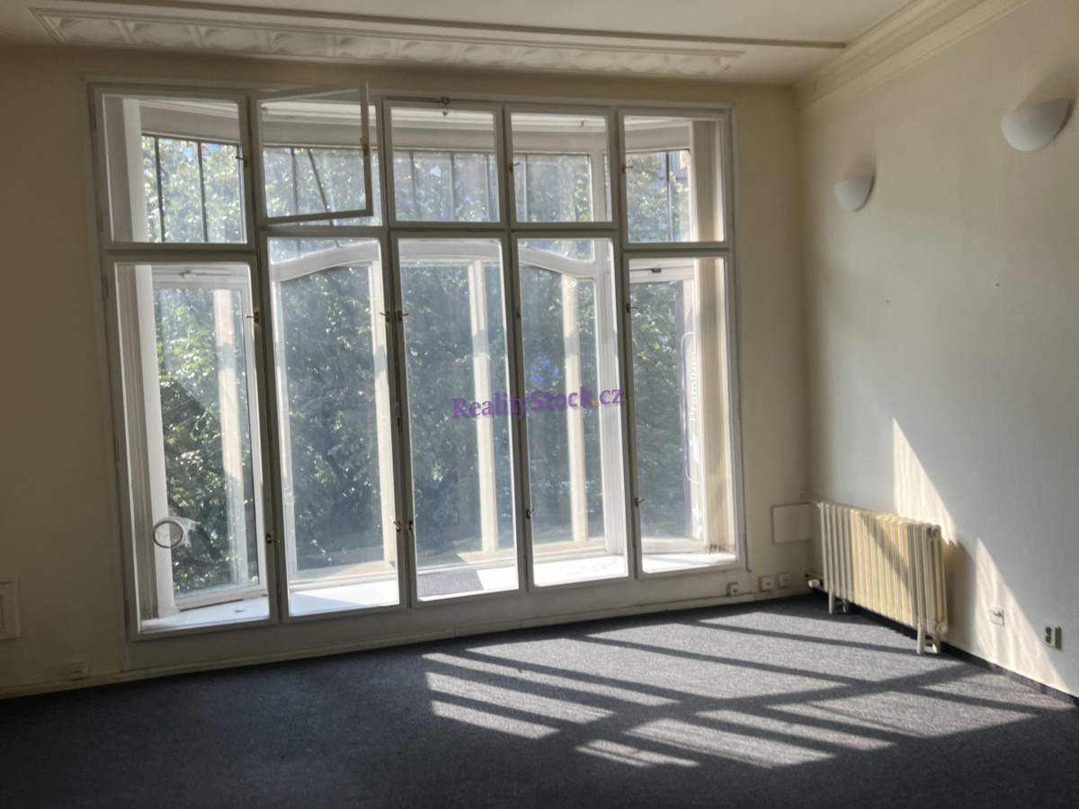Оренда комерційної нерухомості · 560 m²