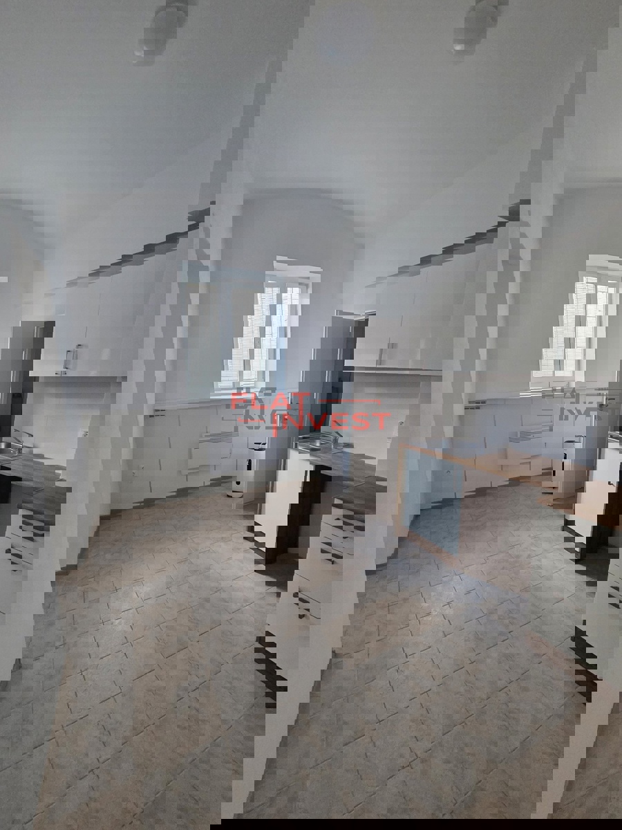 Pronájem bytu · 2+kk · 37 m²