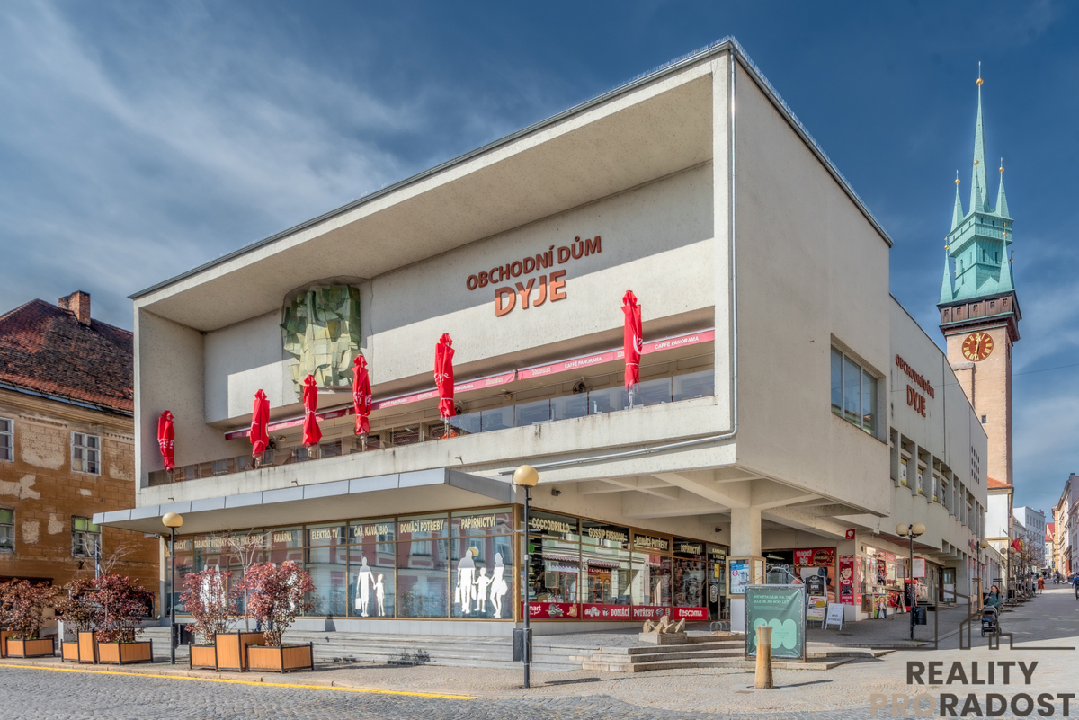 Pronájem komerční nemovitosti · Obchodní prostor · 180 m²