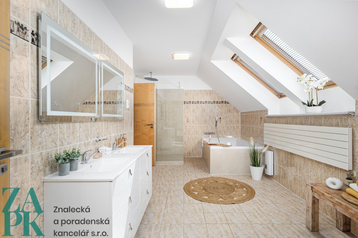 Fotografie 3 - Prodej domu · Rodinný · 254 m² · 4 pokoje