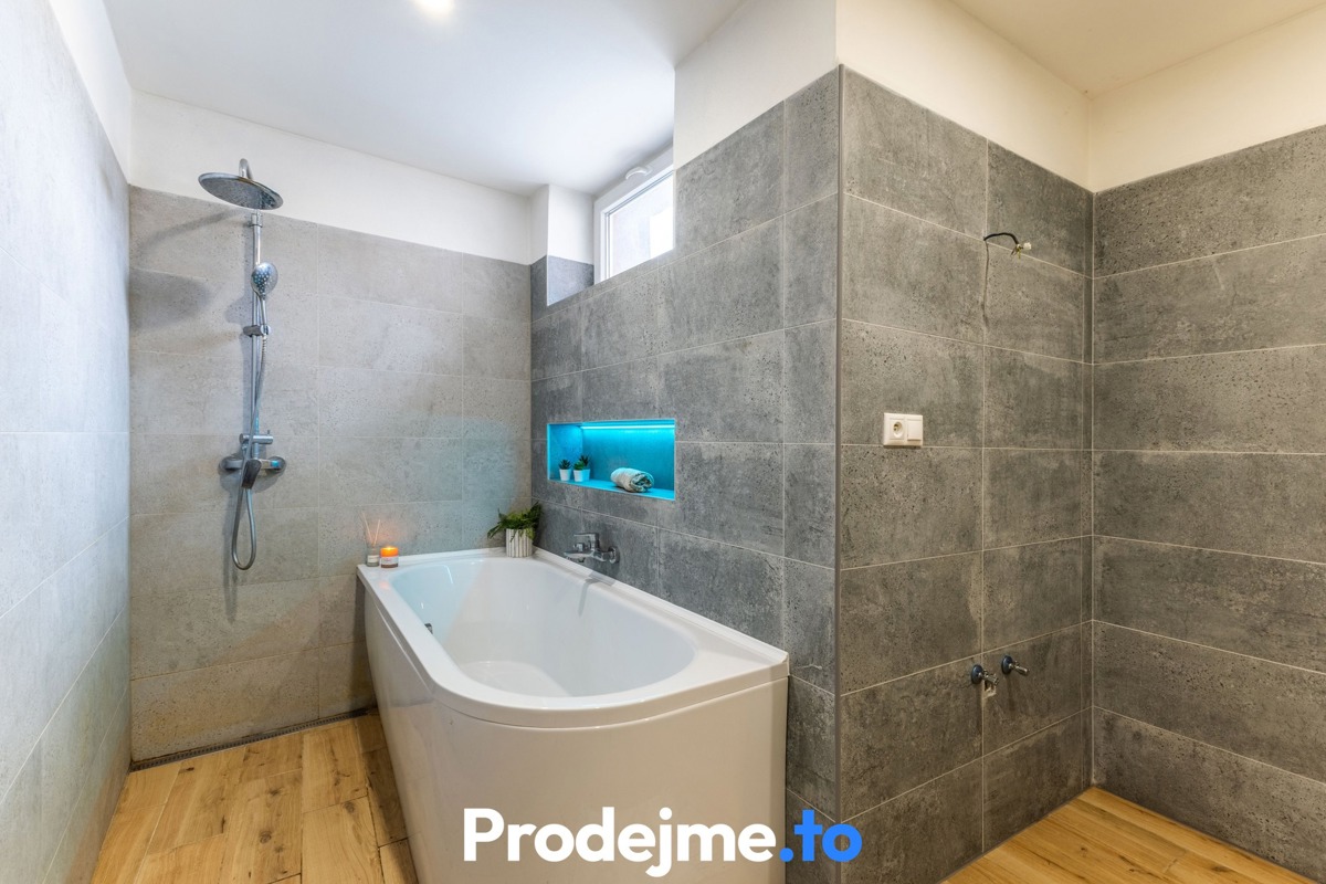 Fotografie 2 - Prodej domu · Rodinný · 182 m² · 5 pokojů