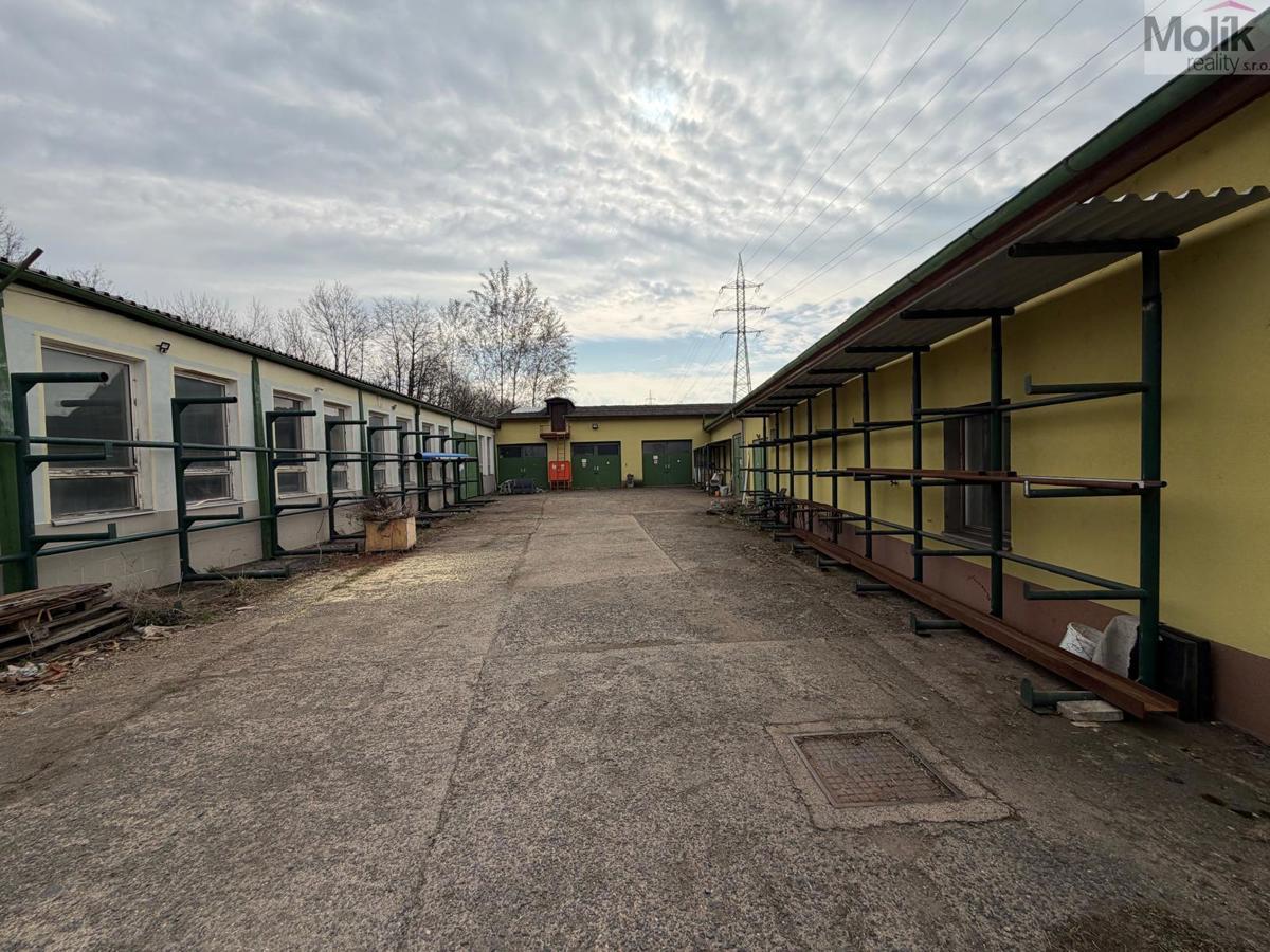 Commercial property for rent · 1 916 m²
