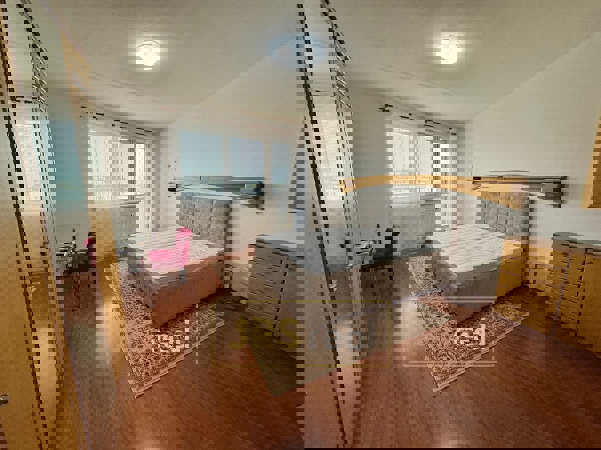 Pronájem bytu · 2+kk · 72 m²