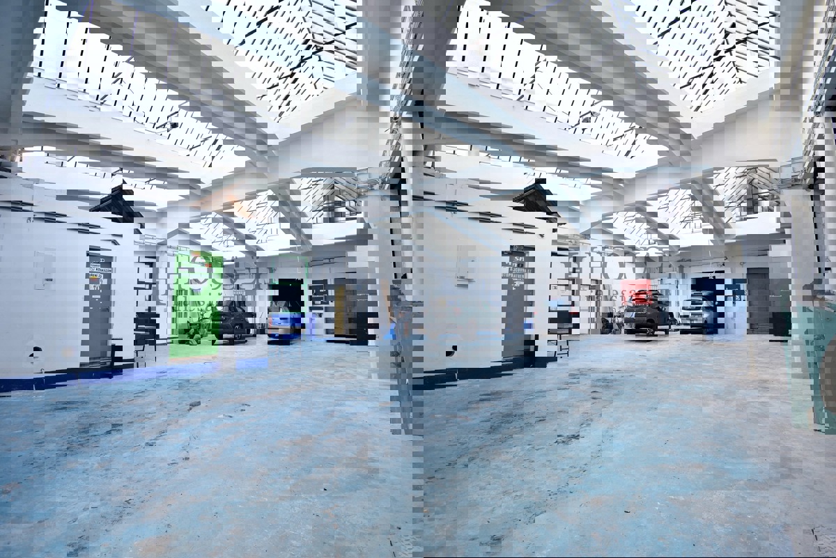 Аренда коммерческой недвижимости · 485 m²