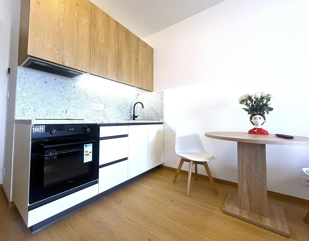 Pronájem bytu · 1+kk · 32 m²