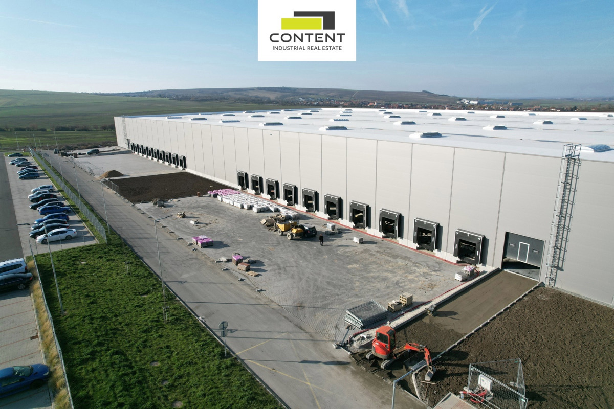 Commercial property for rent · 11 000 m²