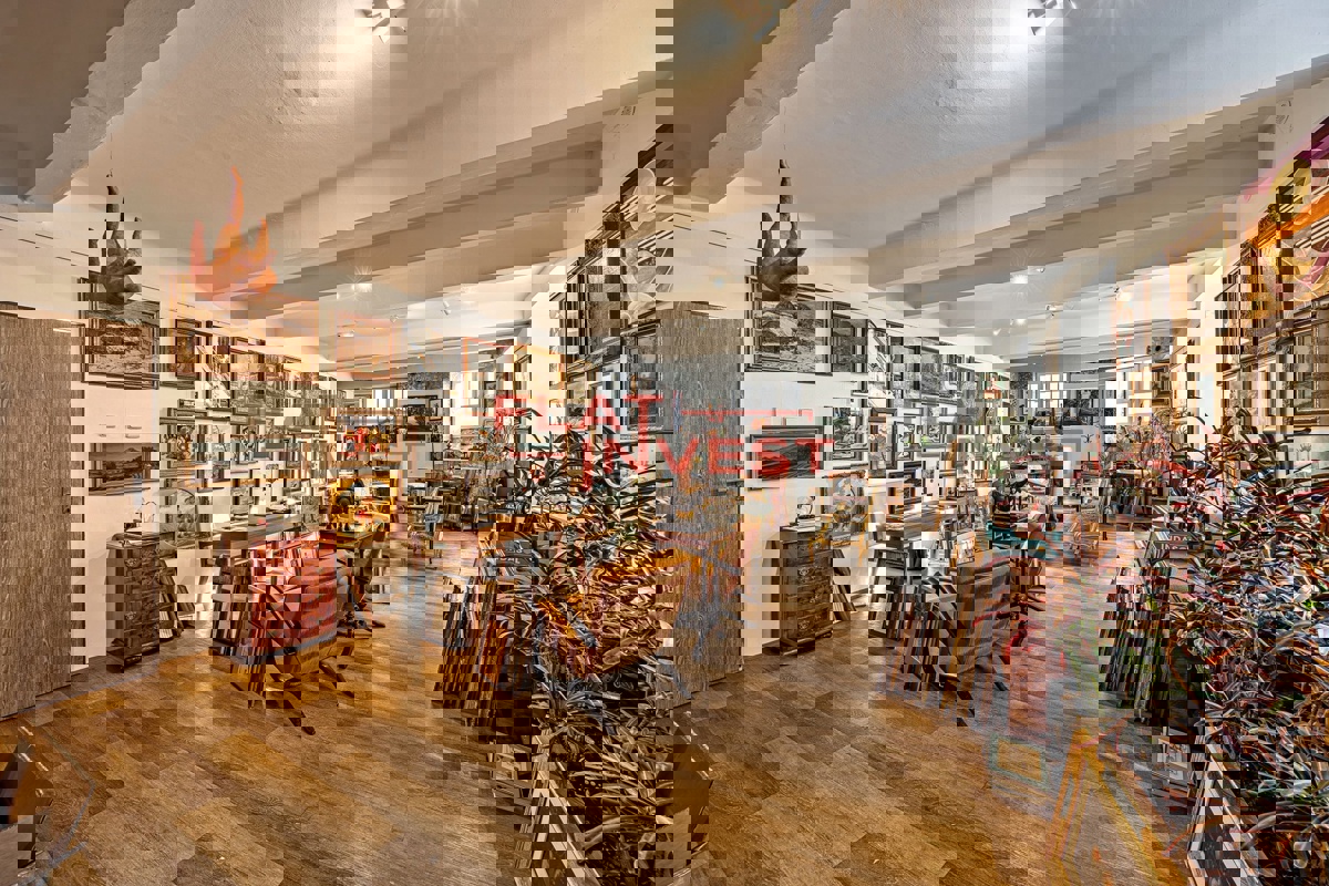 Bất động sản thương mại cho thuê · 233 m²