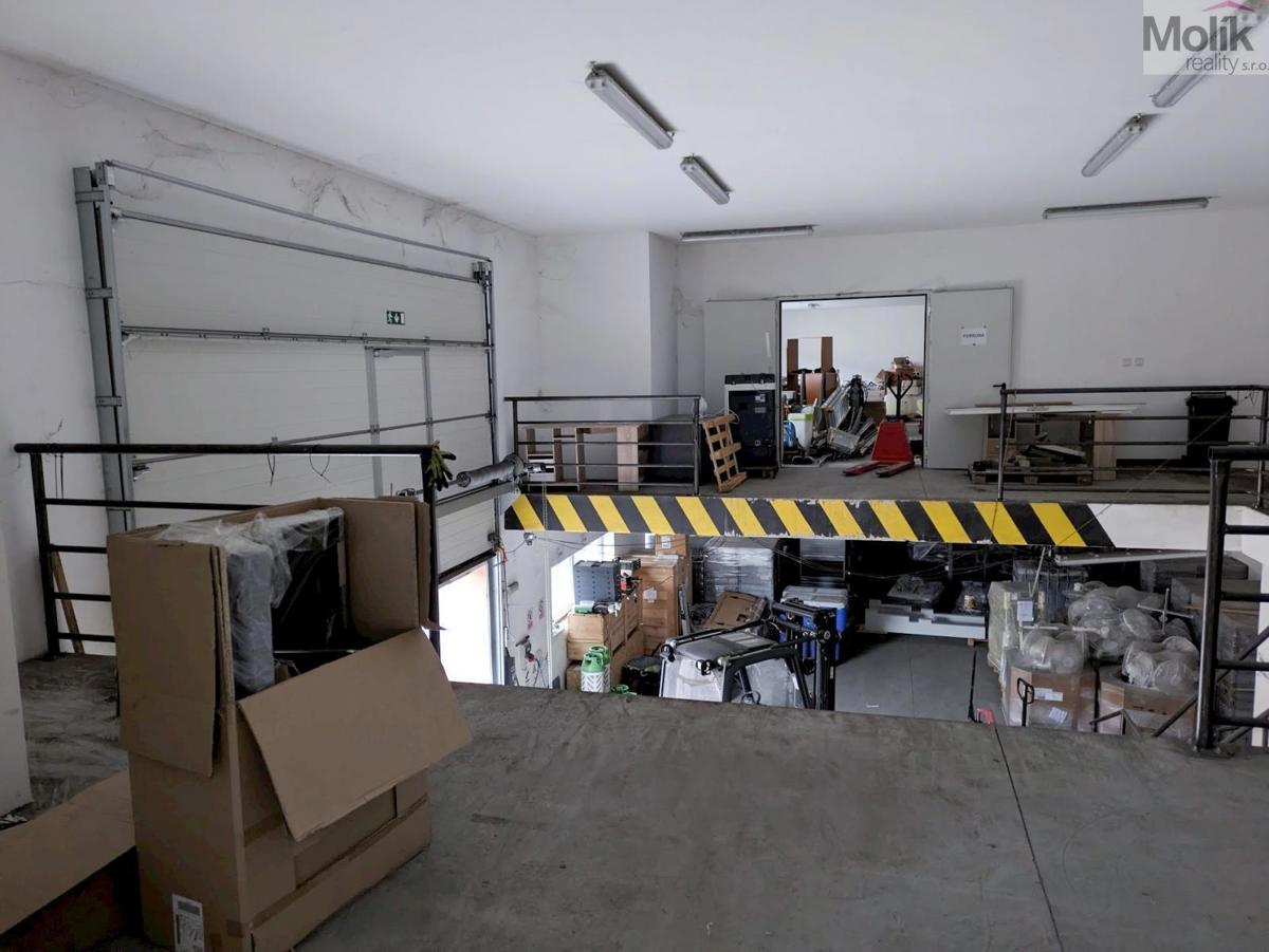 Pronájem komerční nemovitosti · Sklad · 200 m²