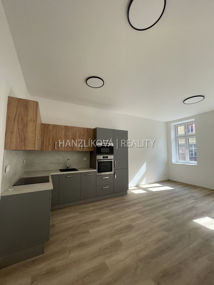 Pronájem bytu · 2+kk · 42 m²