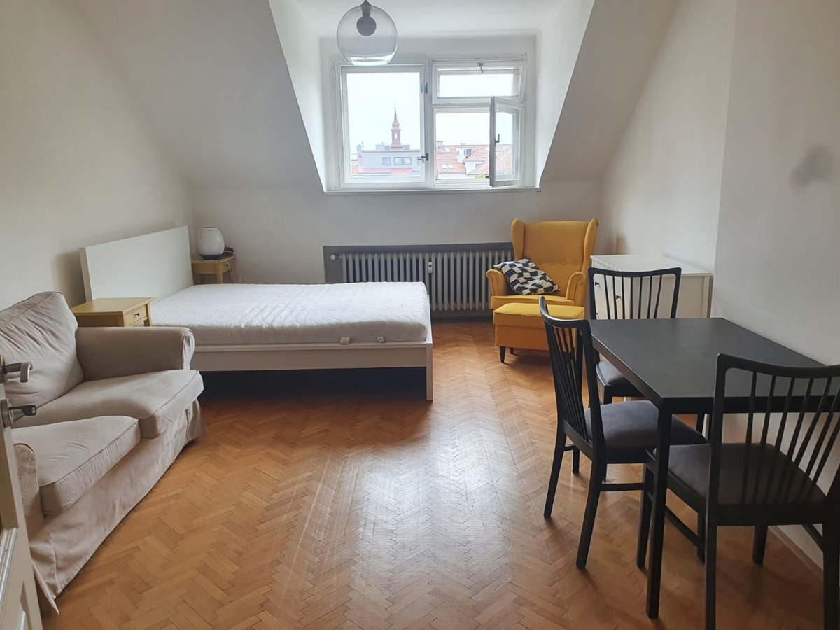 Pronájem bytu · 1+kk · 37 m²