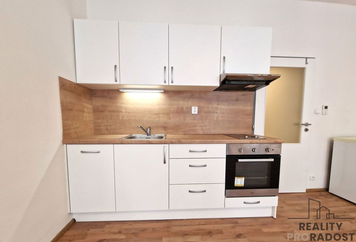 Pronájem bytu · 1+kk · 33 m²