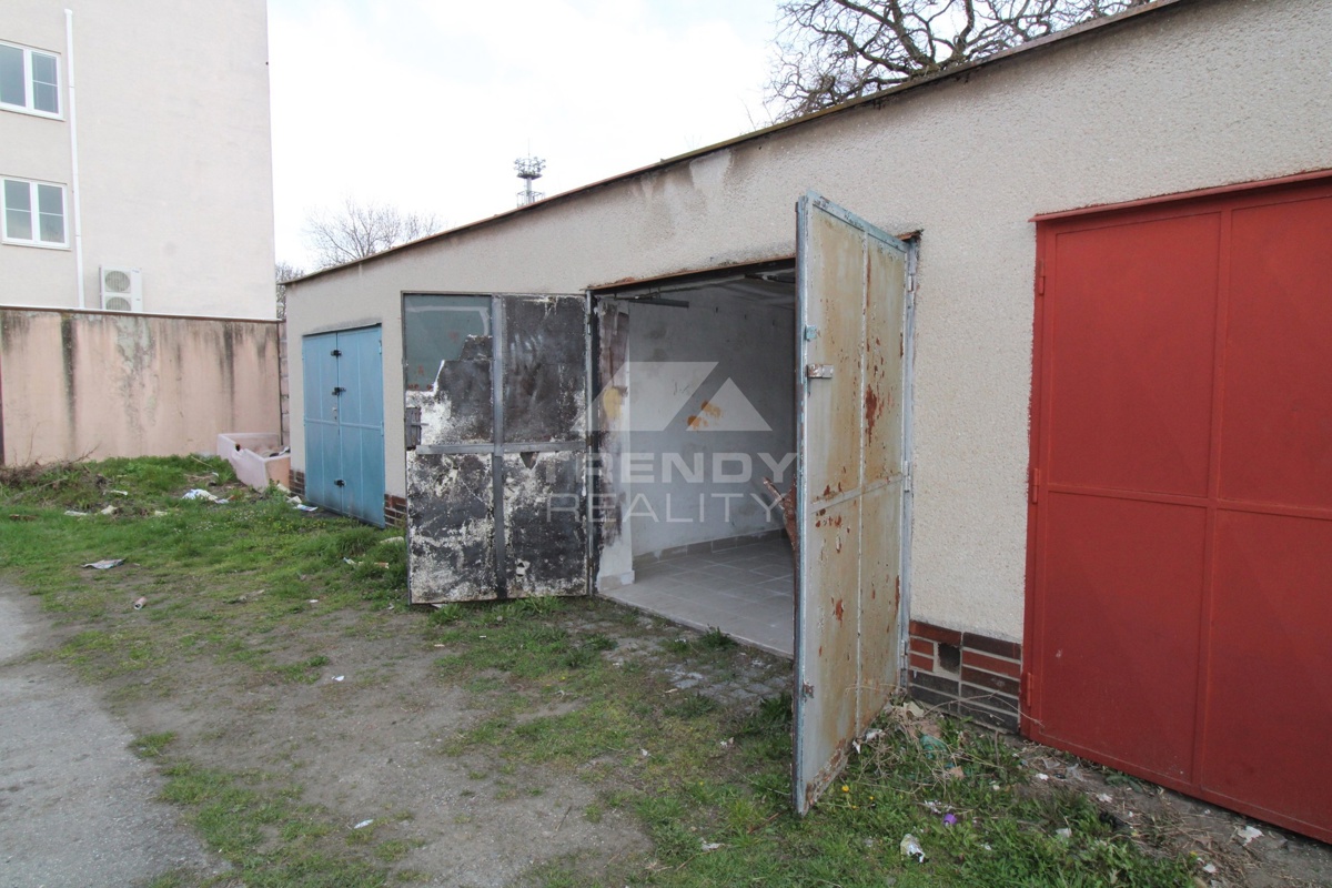 Fotografie 2 - Pronájem garáže · 15 m²