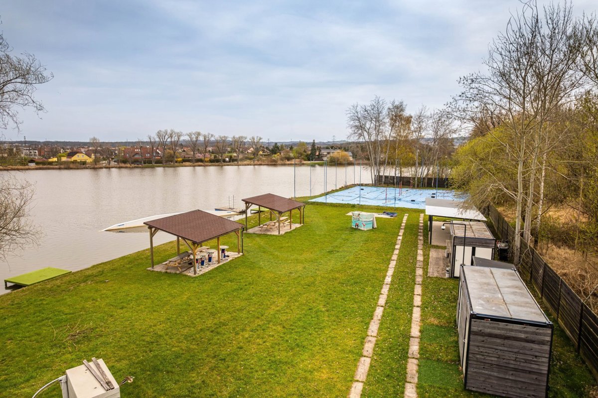 Аренда коммерческой недвижимости · 3 000 m²