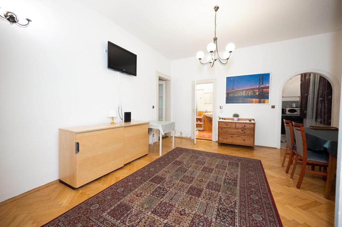 Pronájem bytu · 3+kk