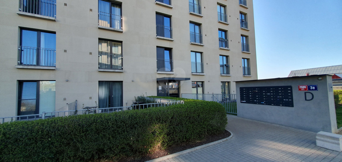 Pronájem bytu · 2+kk · 57 m²