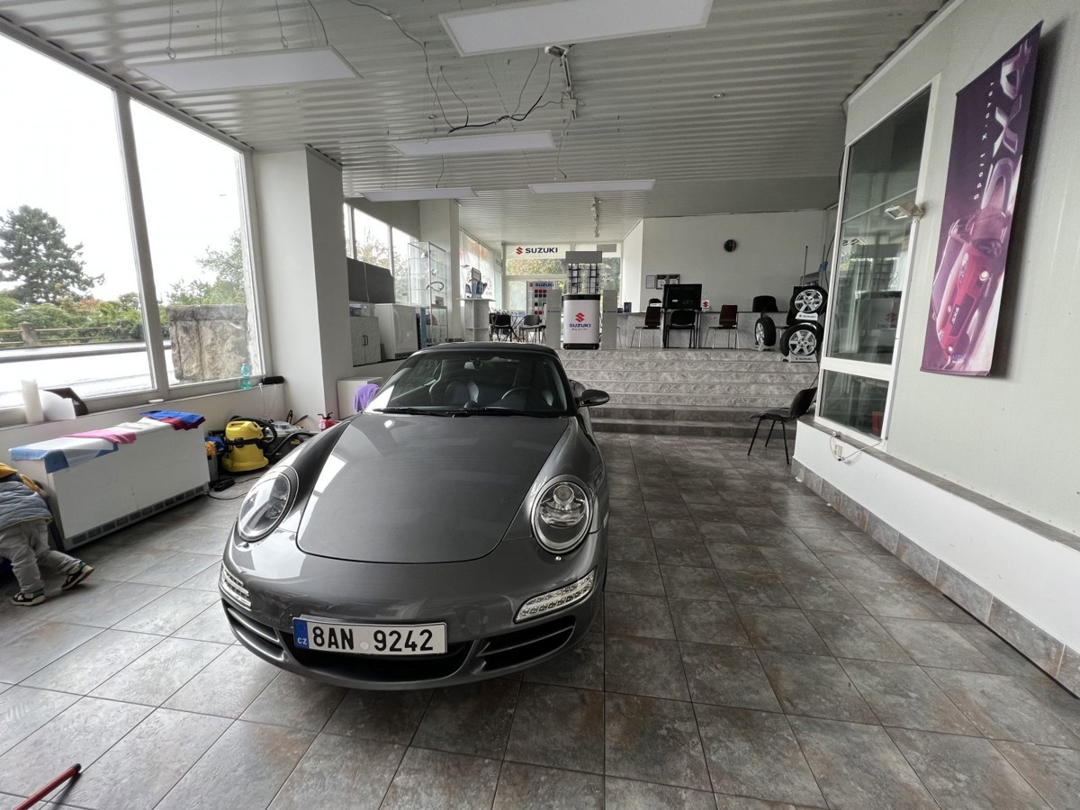 Commercial property for sale · Car service · 700 m²
