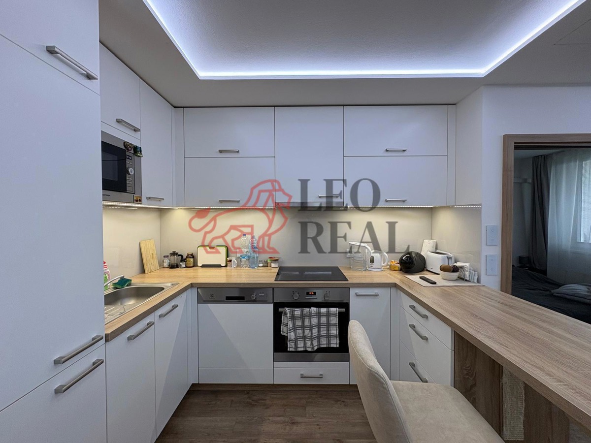 Pronájem bytu · 2+kk · 37 m²