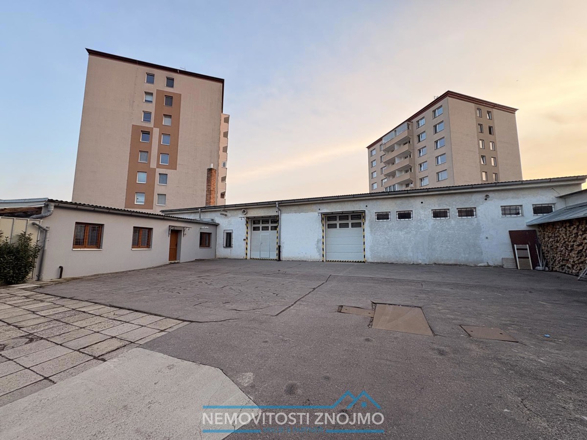 Pronájem komerční nemovitosti · 496 m²