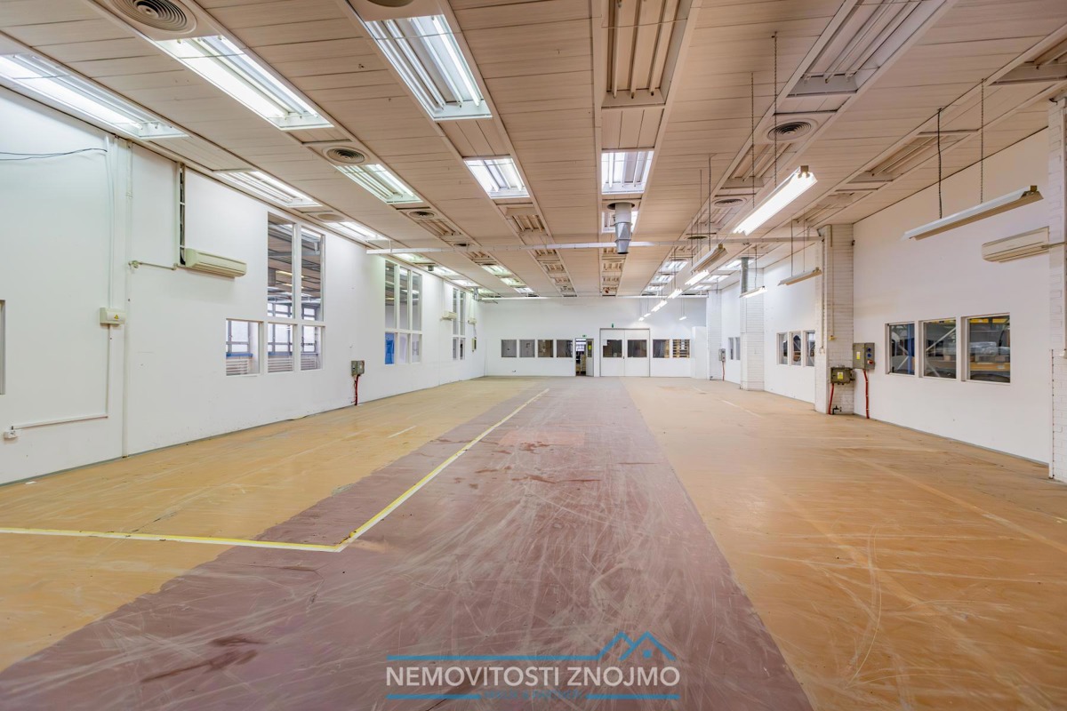 Pronájem komerční nemovitosti · Sklad · 450 m²