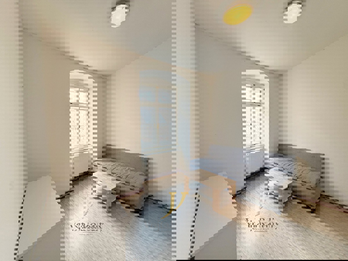 Pronájem bytu · 1+kk · 35 m²