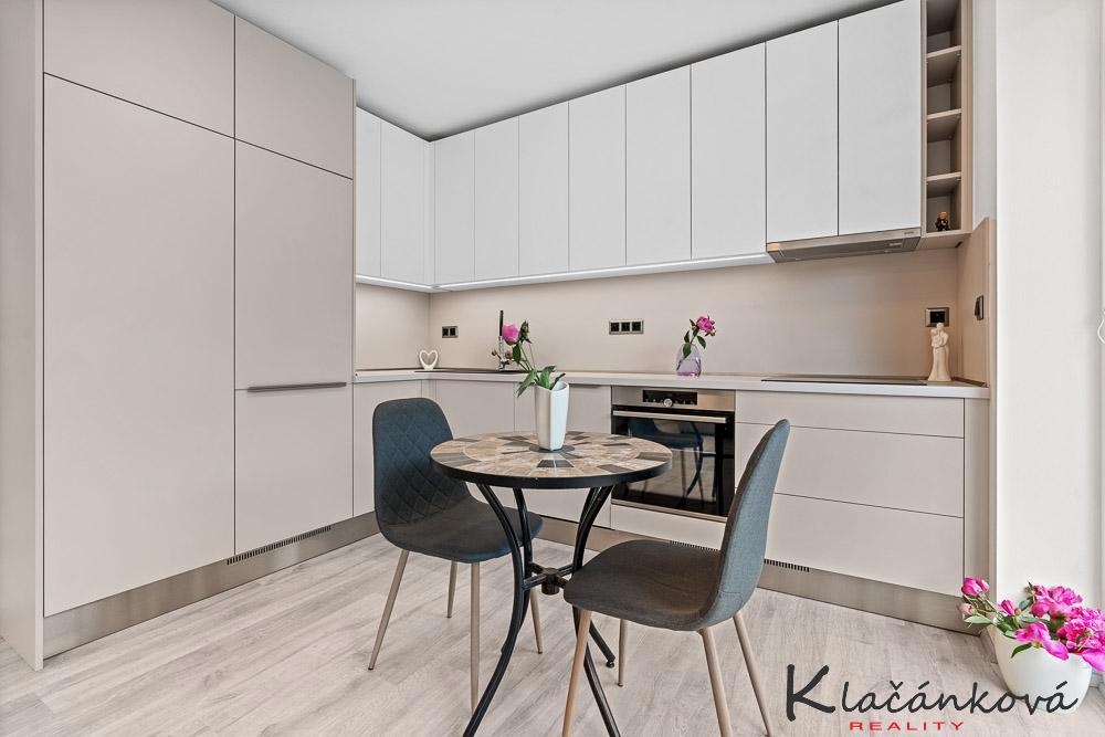 Продаж квартири · 1+kk · 32 m²