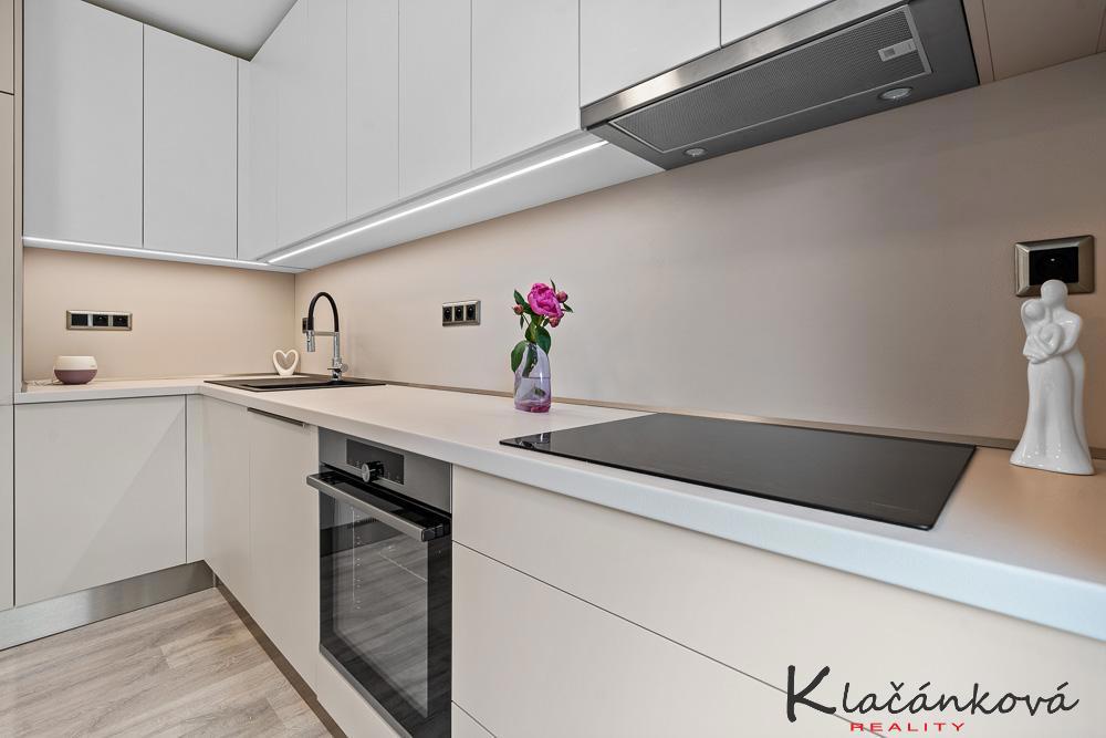 Fotografie 2 - Prodej bytu · 1+kk · 32 m²