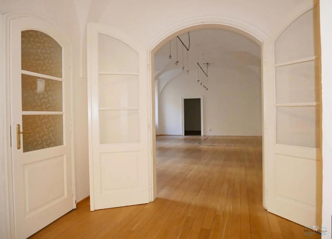 Pronájem komerční nemovitosti · Kancelář