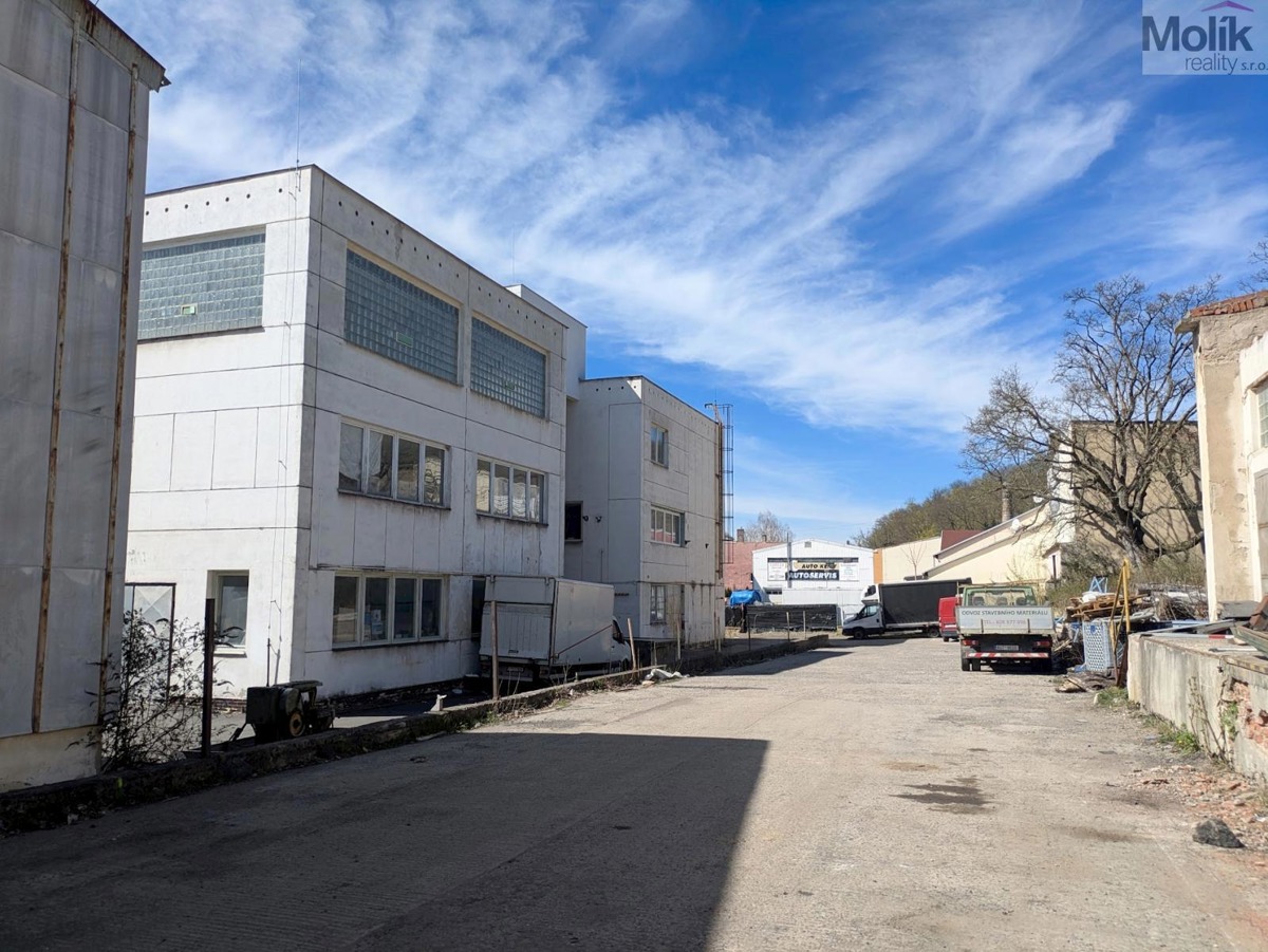 Pronájem komerční nemovitosti · 351 m²