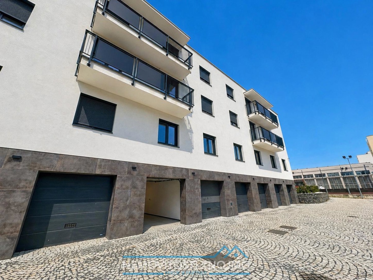 Pronájem bytu · 2+kk · 61 m²