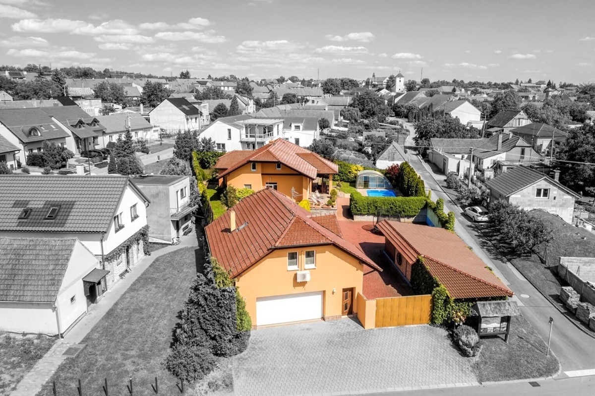 Fotografie 1 - Prodej domu · Rodinný · 144 m² · 5 pokojů