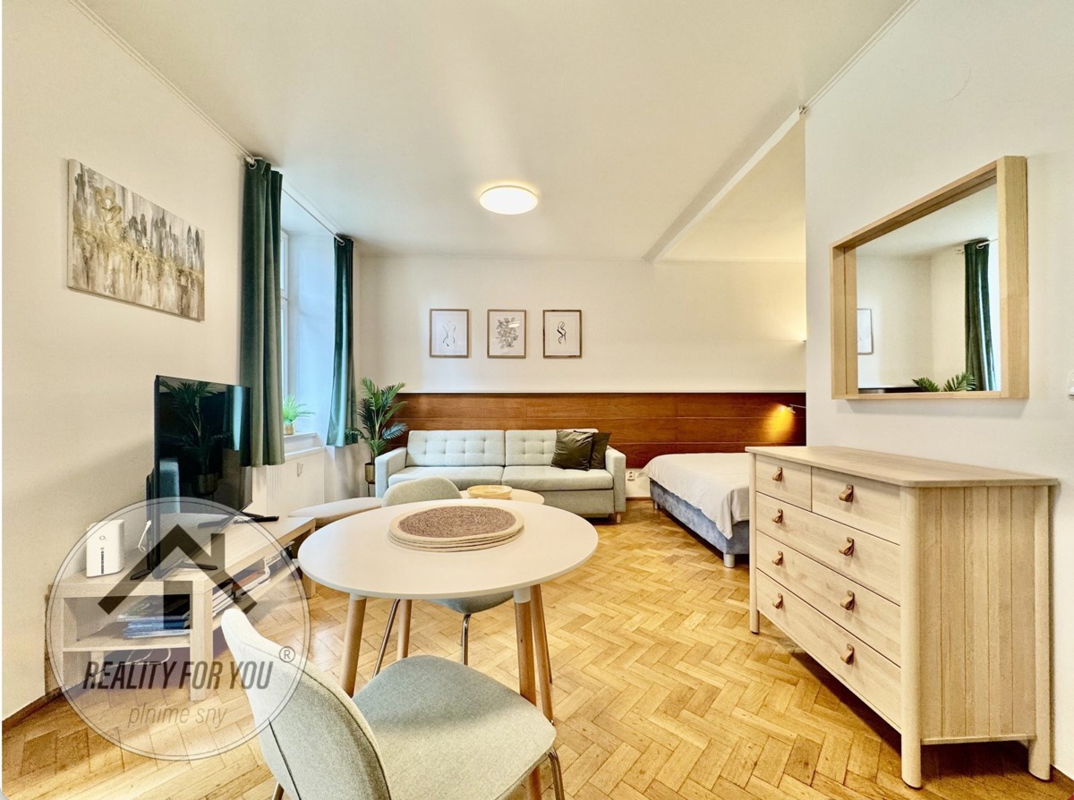 Pronájem bytu · 1+kk · 44 m²