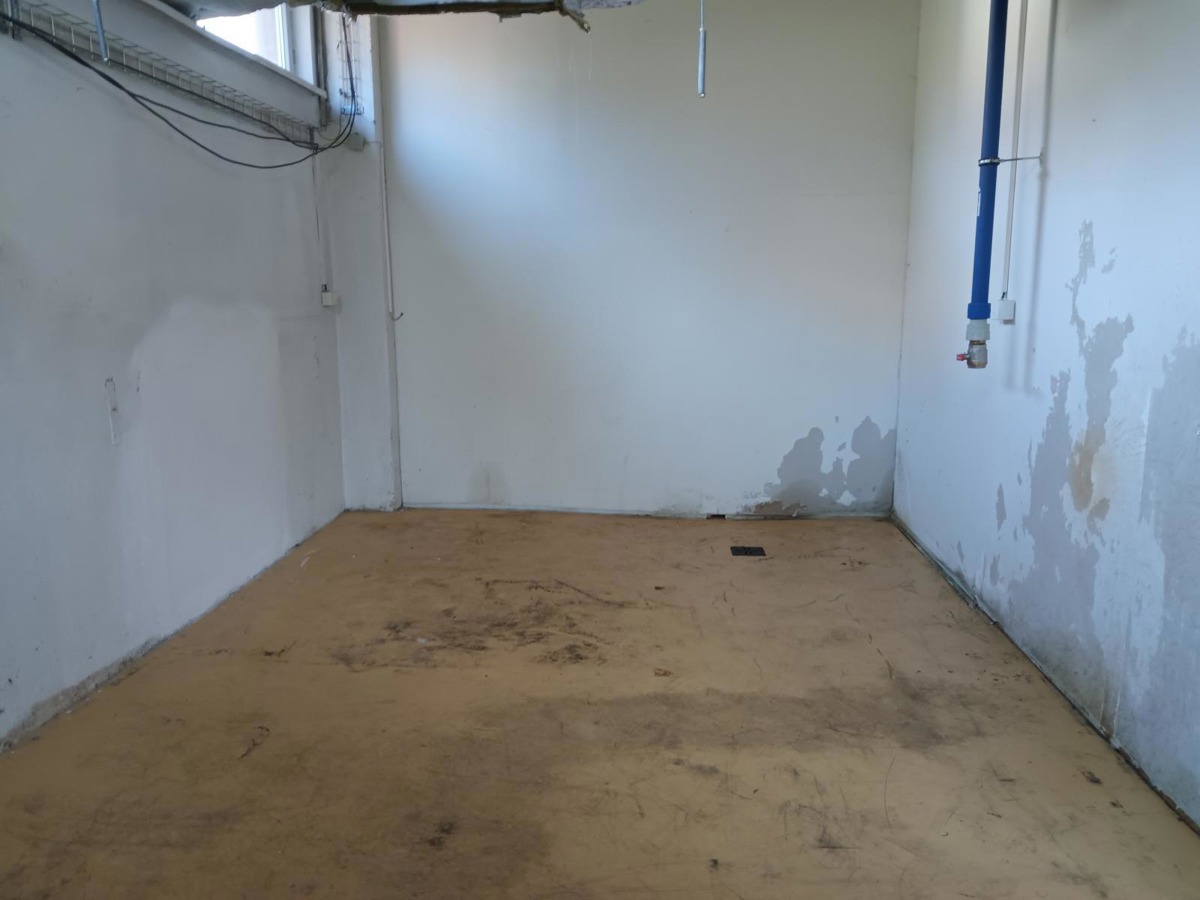 Commercial property for rent · Warehouse