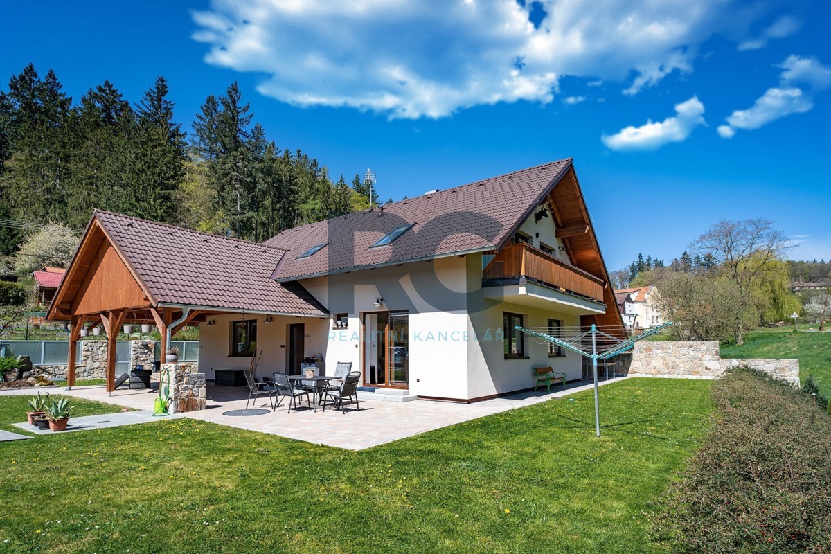 Продаж будинку · Сімейний будинок · 491 m² · 5 кімнат