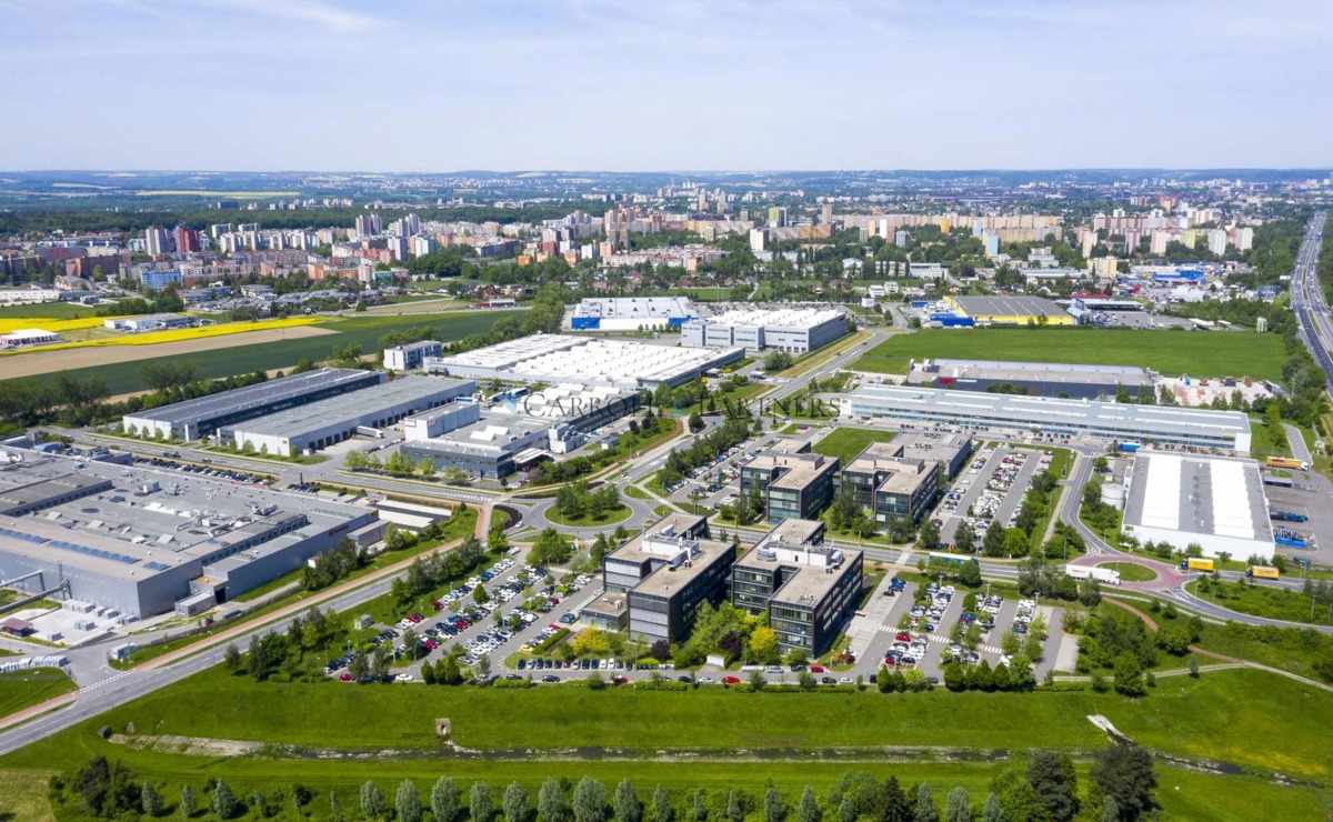 Pronájem komerční nemovitosti · Sklad · 1 500 m²